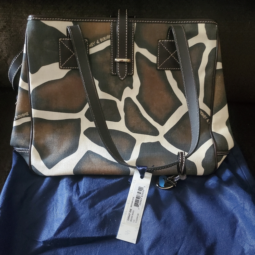 *New* Dooney and Bourke giraffe print purse